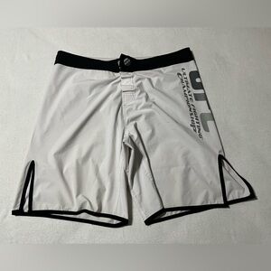 UFC Fight Shorts MMA Training Mens Size 40 White &‎ Black